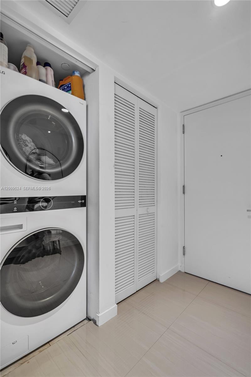 31 SE 6th St #702, Miami FL 33131