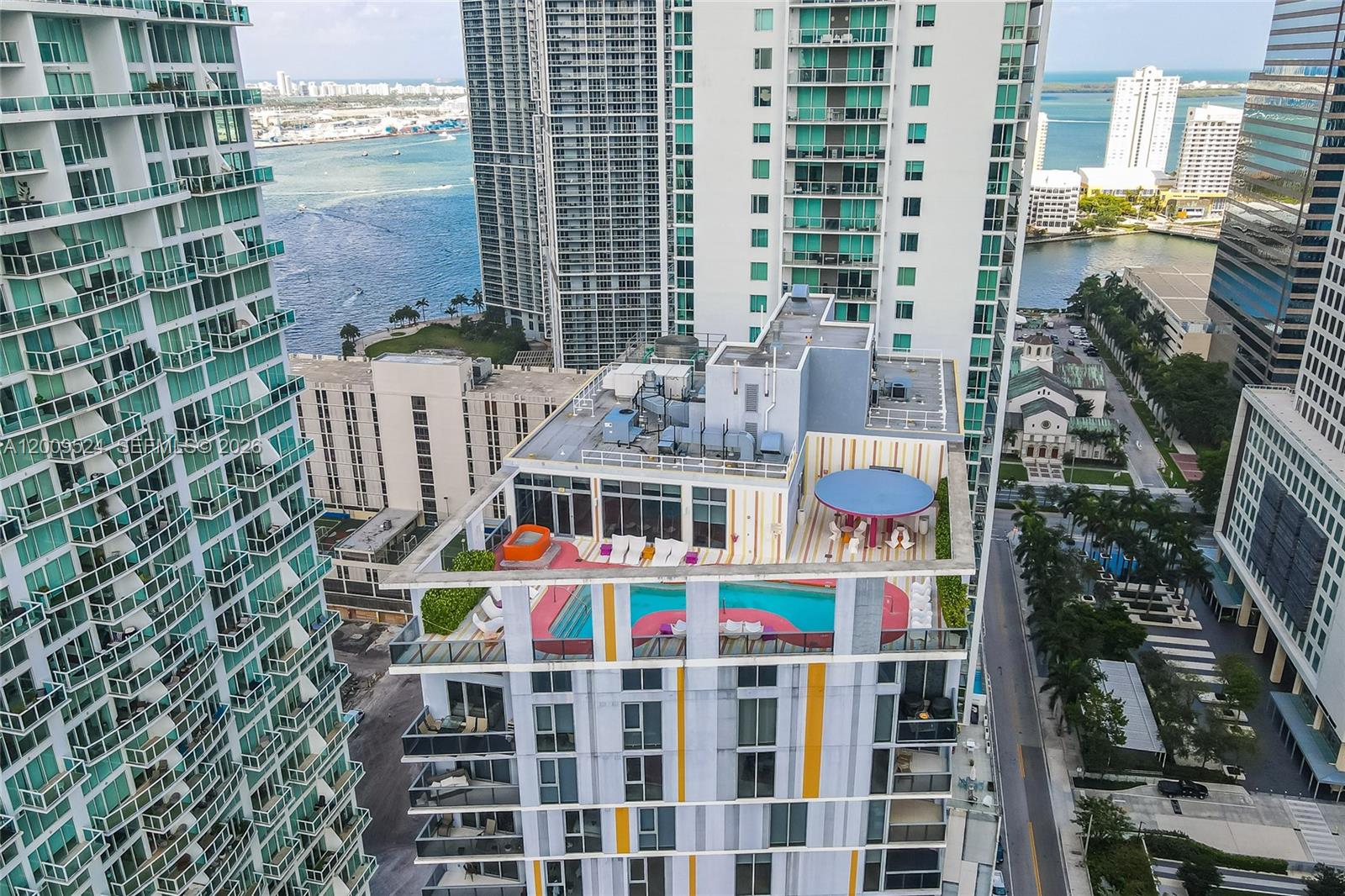 31 SE 6th St #702, Miami FL 33131