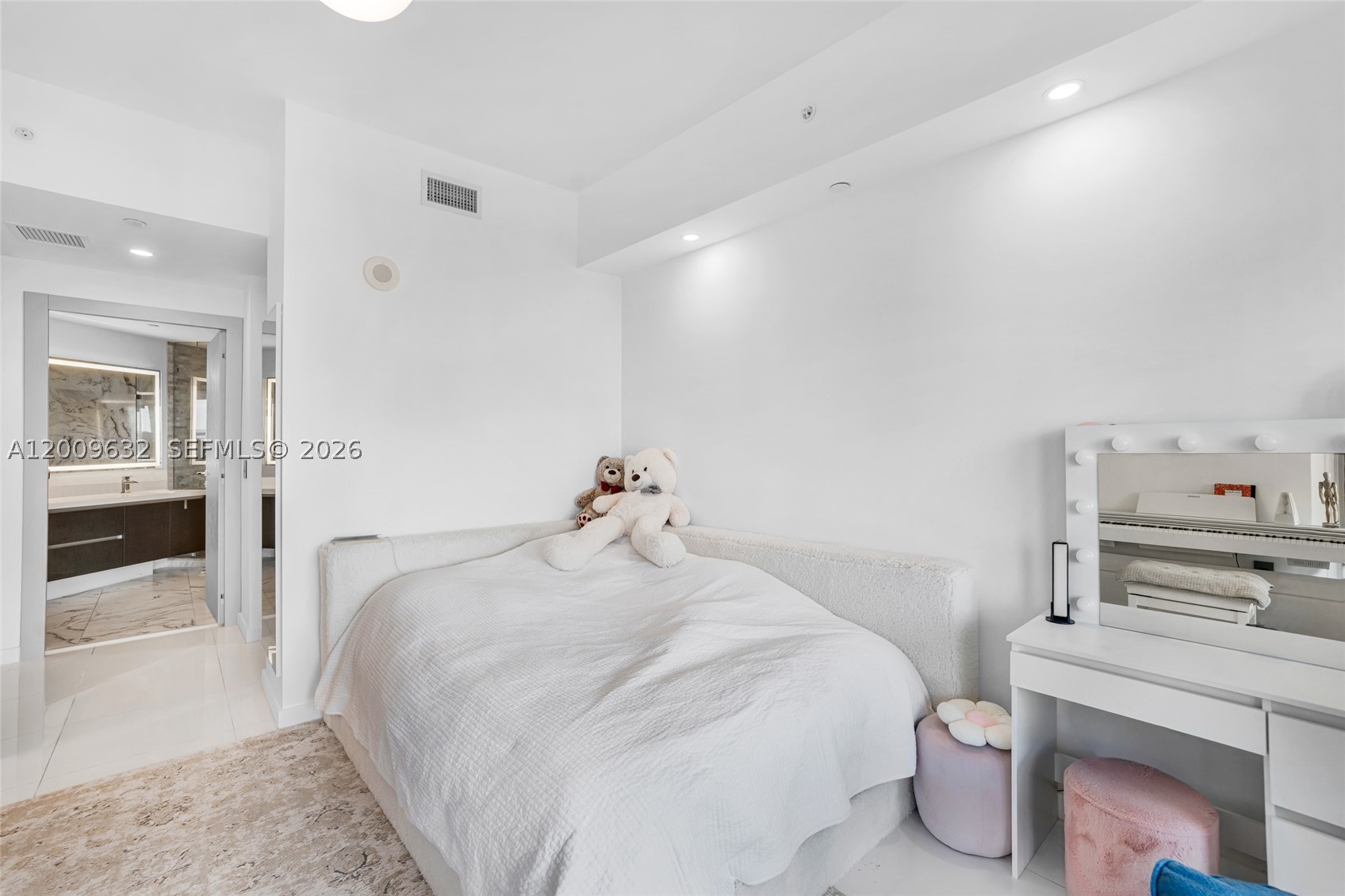 851 NE 1st Ave #1408, Miami FL 33132
