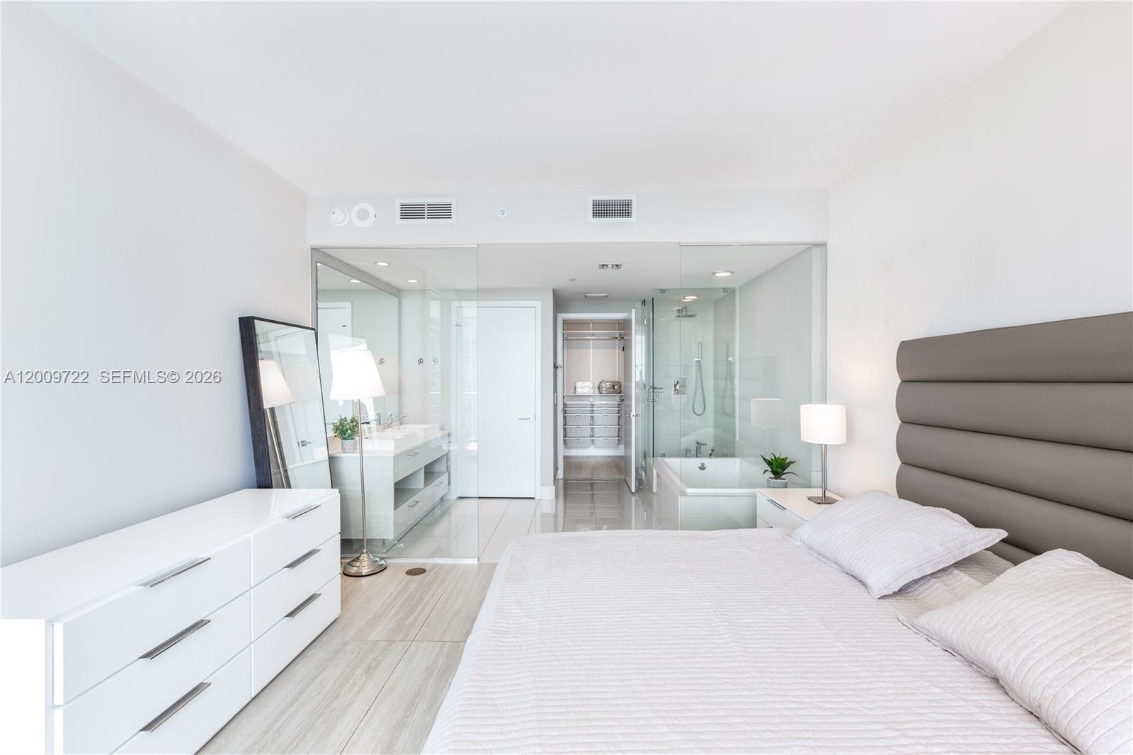 650 NE 32nd St #3903, Miami FL 33137