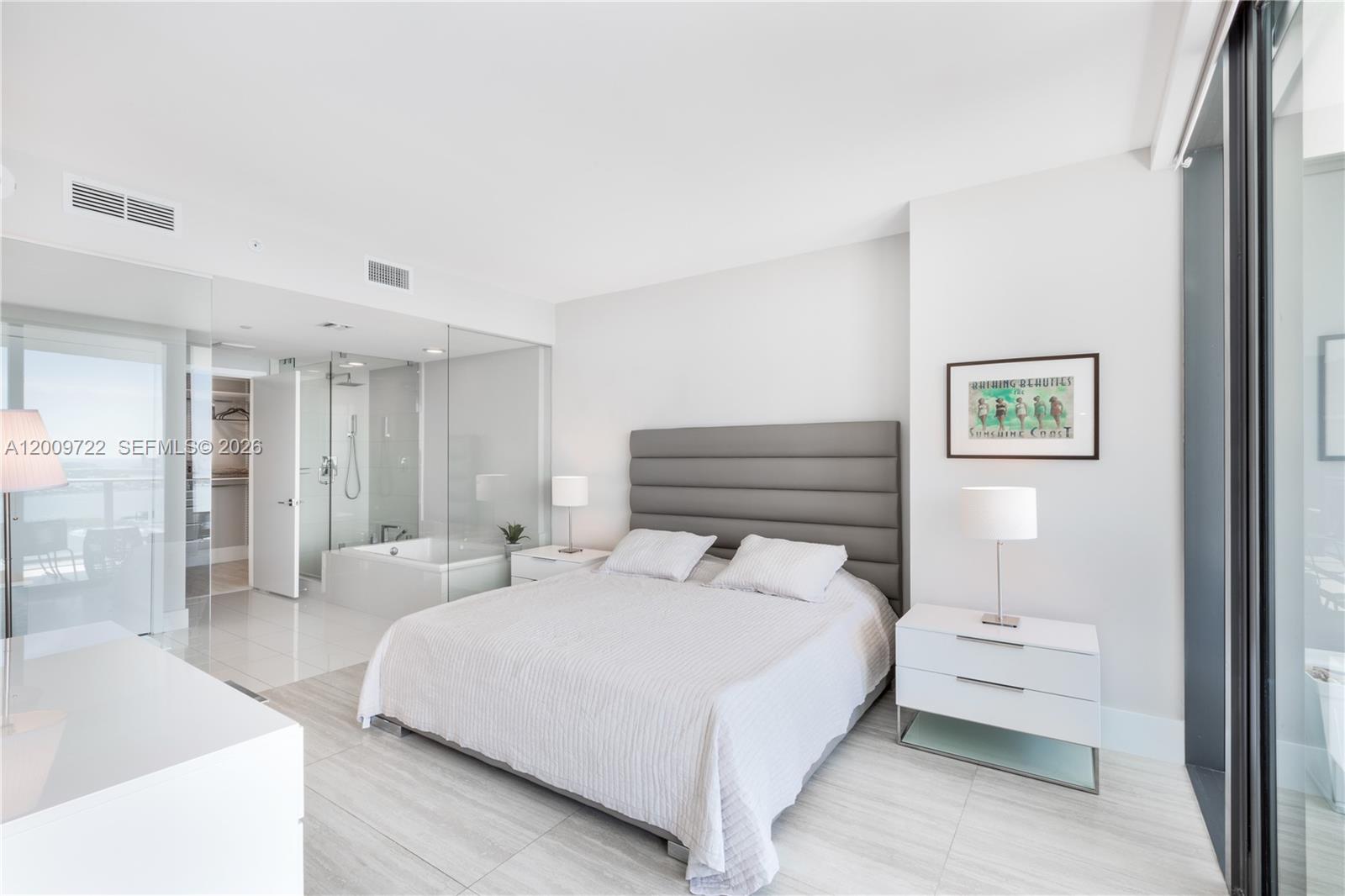 650 NE 32nd St #3903, Miami FL 33137
