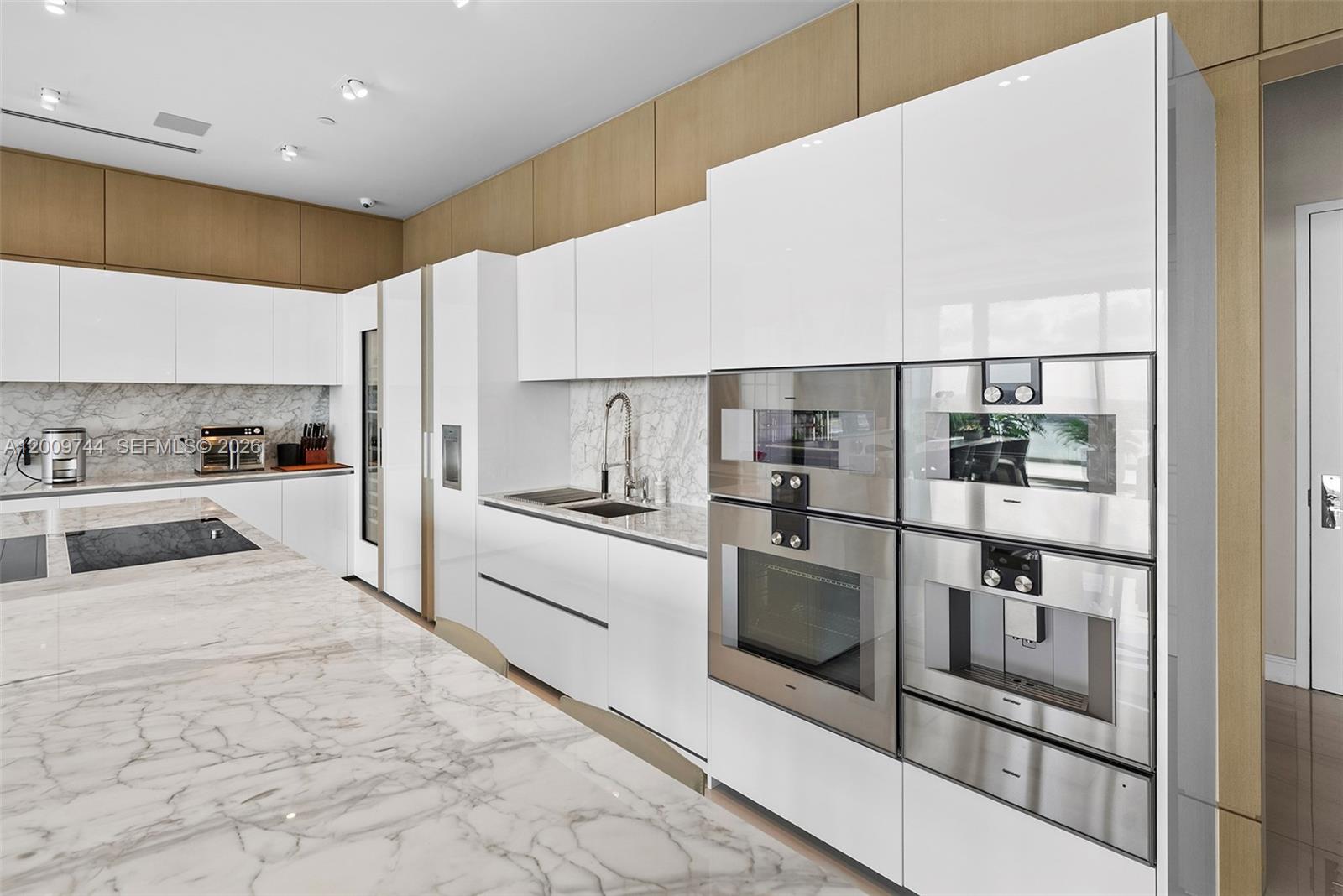 10201 Collins Ave #UPH2803, Bal Harbour FL 33154