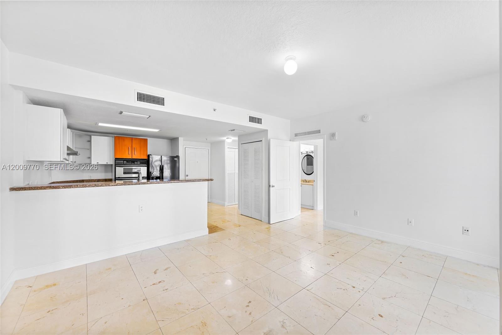 170 SE 14th St #1203, Miami FL 33131