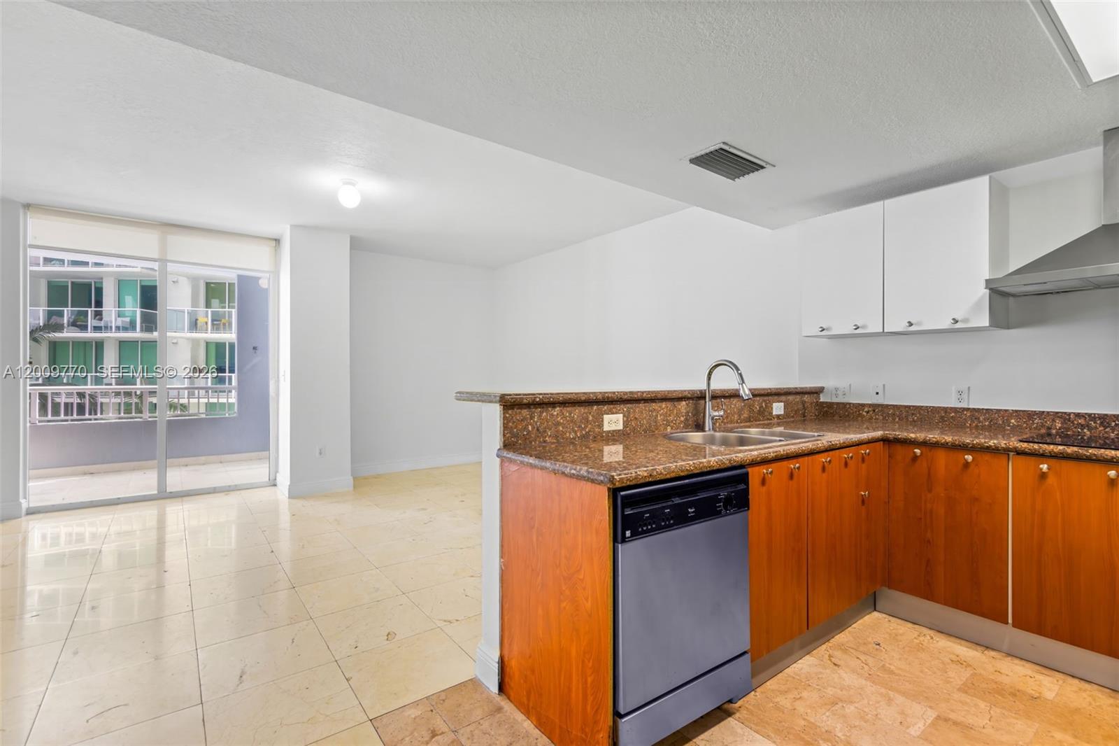 170 SE 14th St #1203, Miami FL 33131