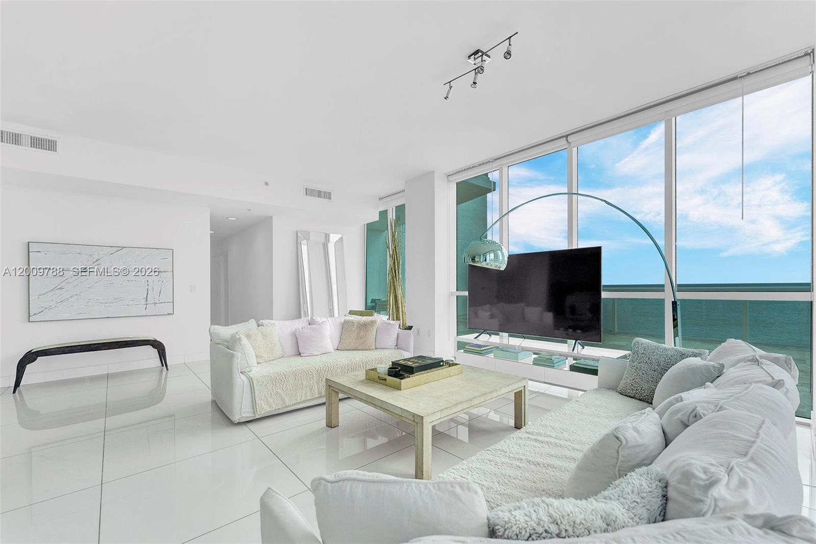 50 S Pointe Dr #2102, Miami Beach FL 33139