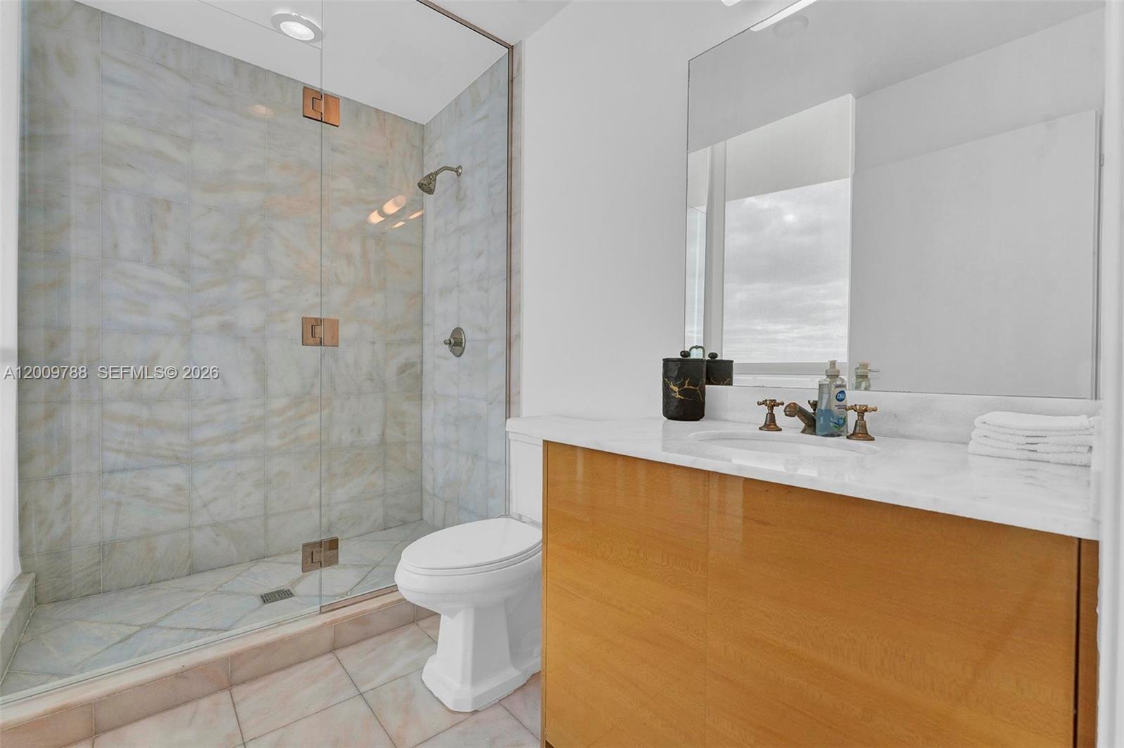50 S Pointe Dr #2102, Miami Beach FL 33139