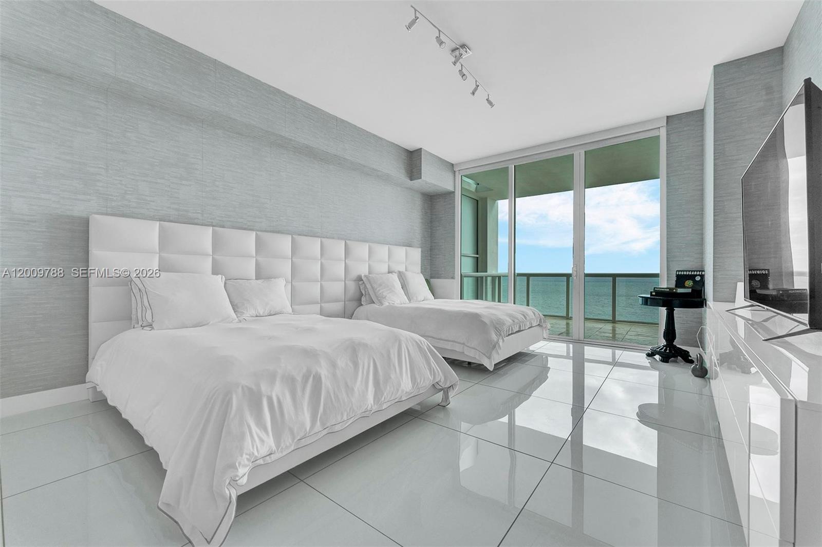 50 S Pointe Dr #2102, Miami Beach FL 33139