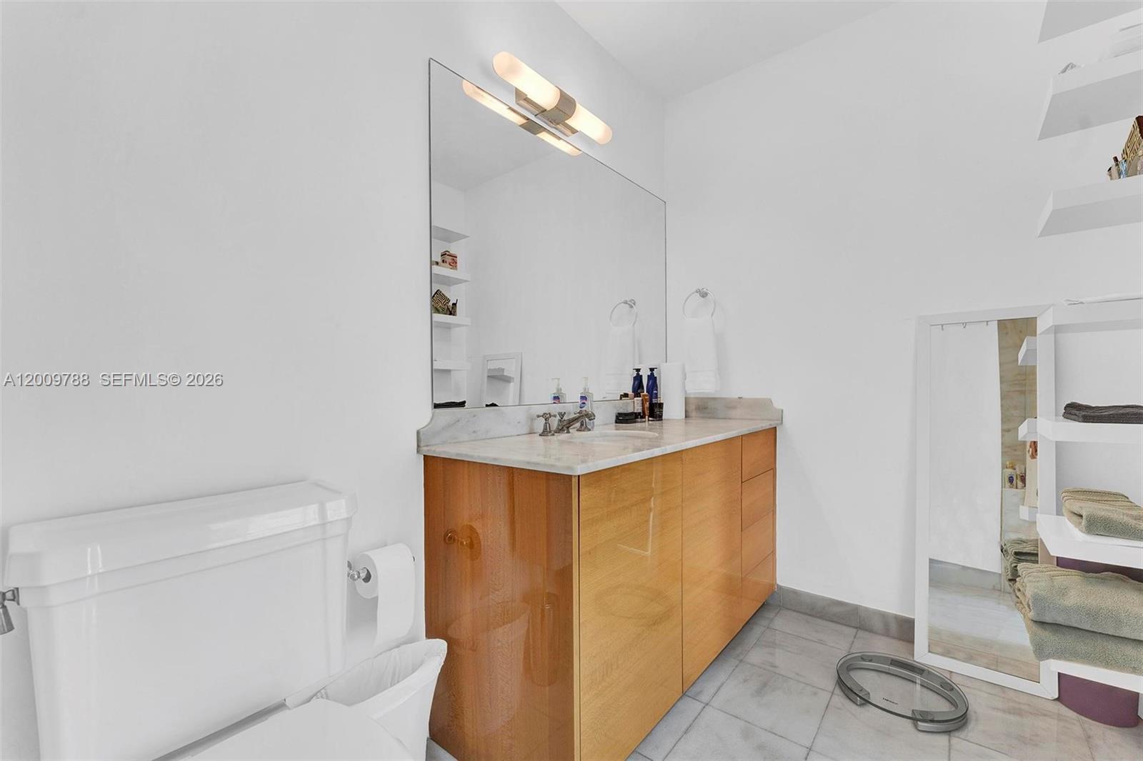 50 S Pointe Dr #2102, Miami Beach FL 33139