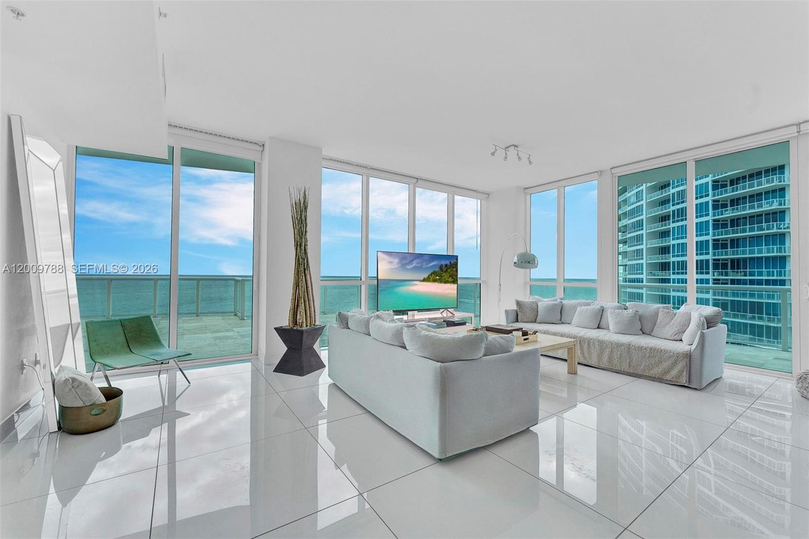 50 S Pointe Dr #2102, Miami Beach FL 33139