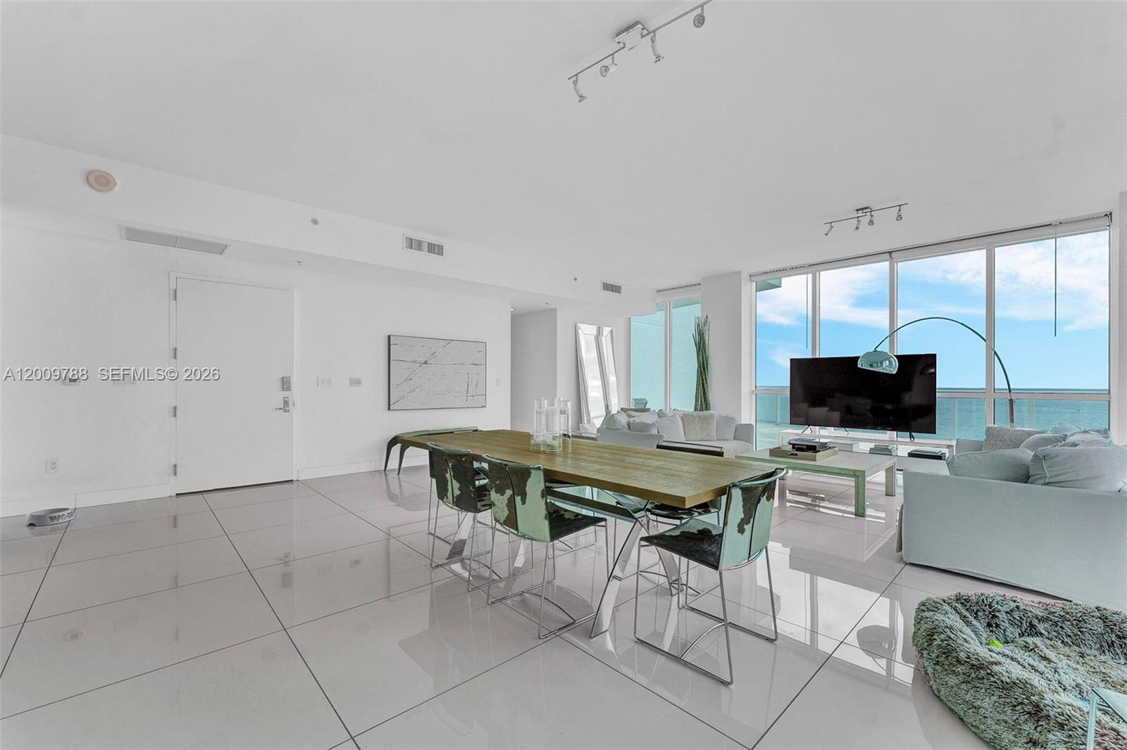 50 S Pointe Dr #2102, Miami Beach FL 33139