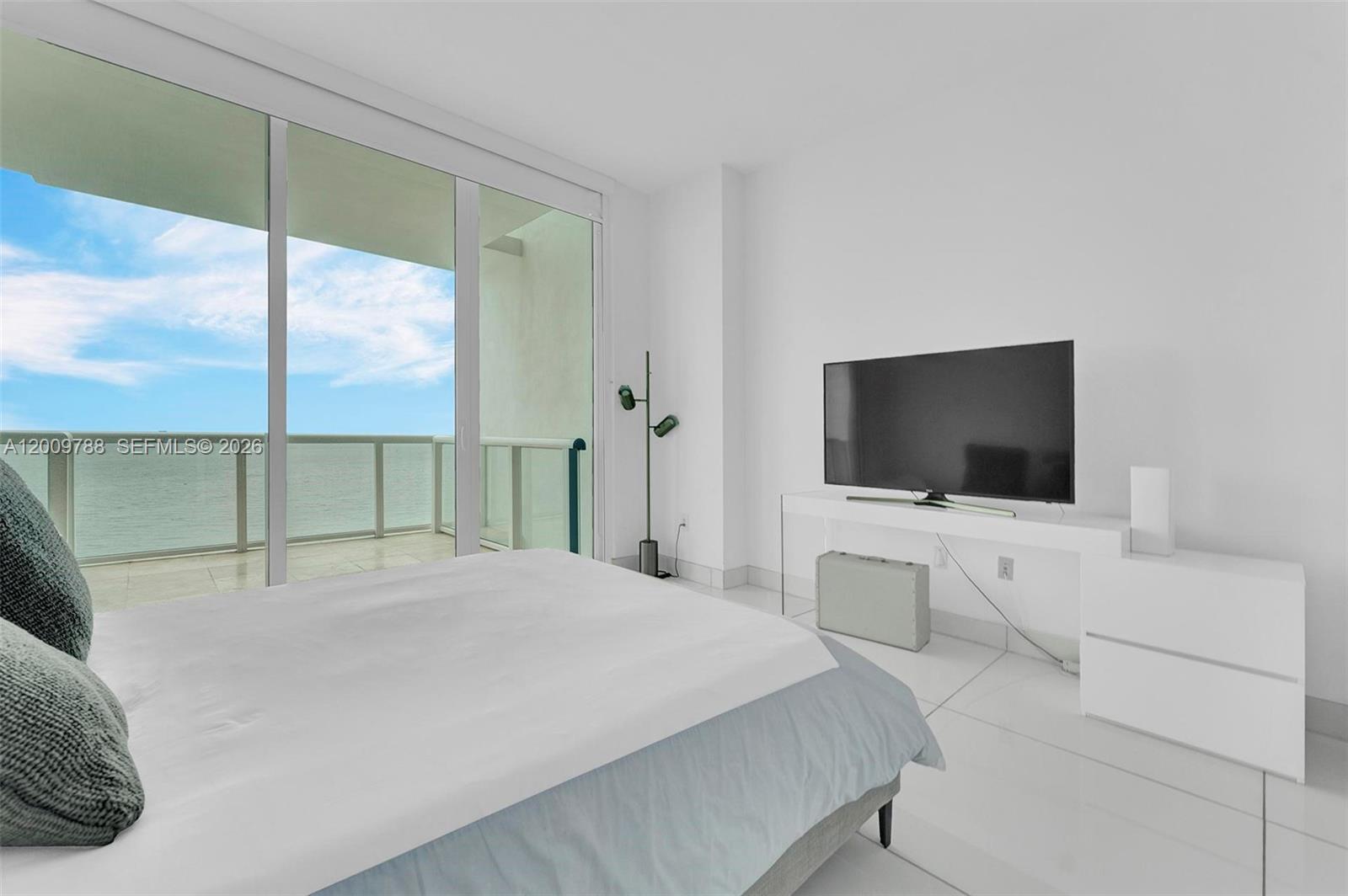 50 S Pointe Dr #2102, Miami Beach FL 33139