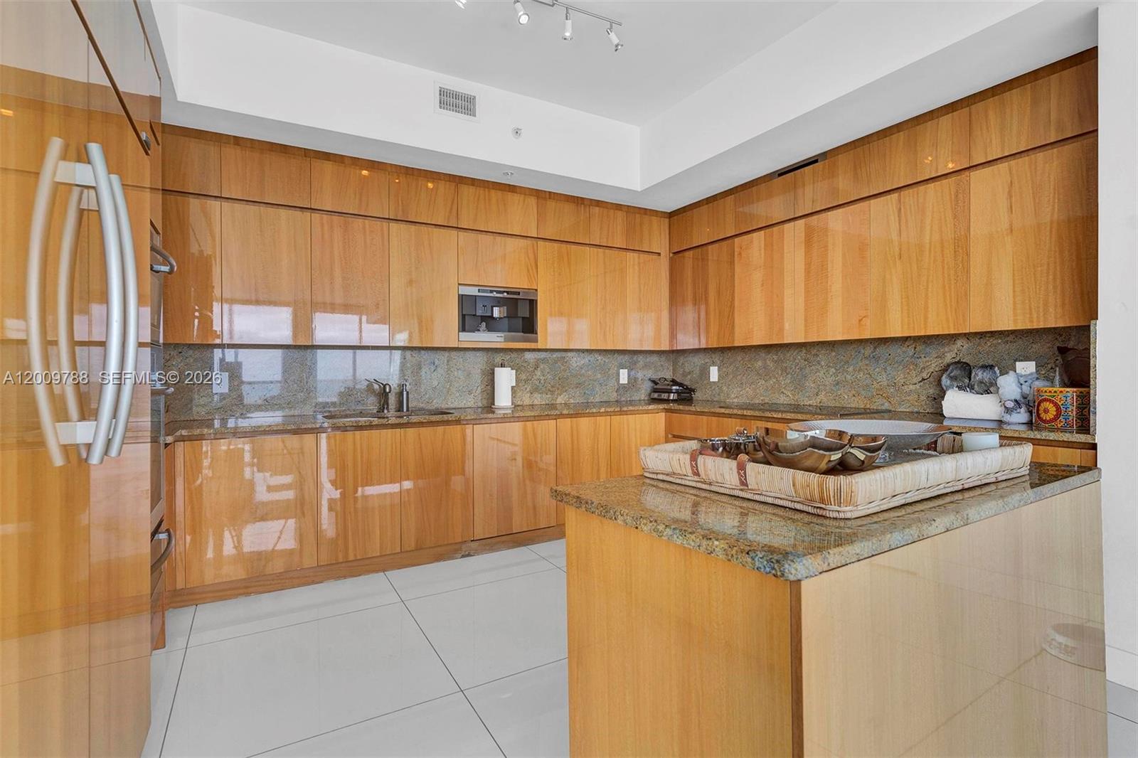 50 S Pointe Dr #2102, Miami Beach FL 33139