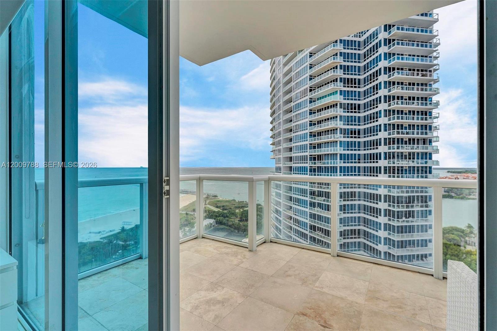 50 S Pointe Dr #2102, Miami Beach FL 33139