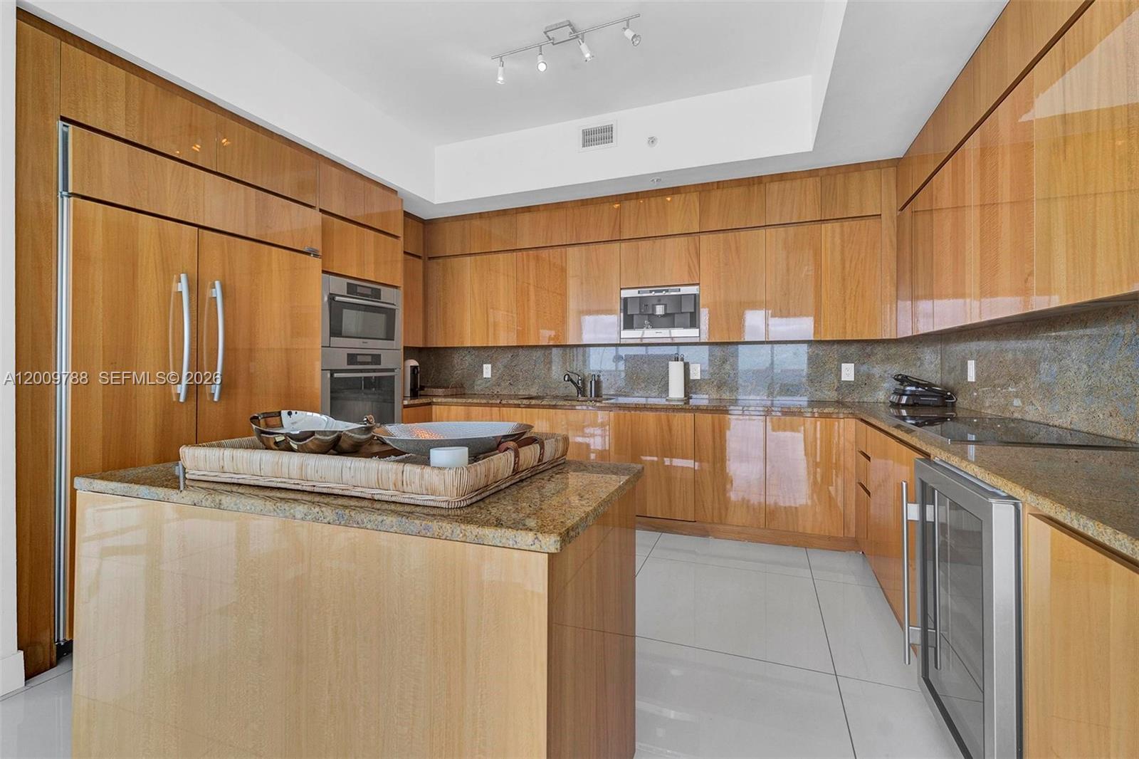 50 S Pointe Dr #2102, Miami Beach FL 33139