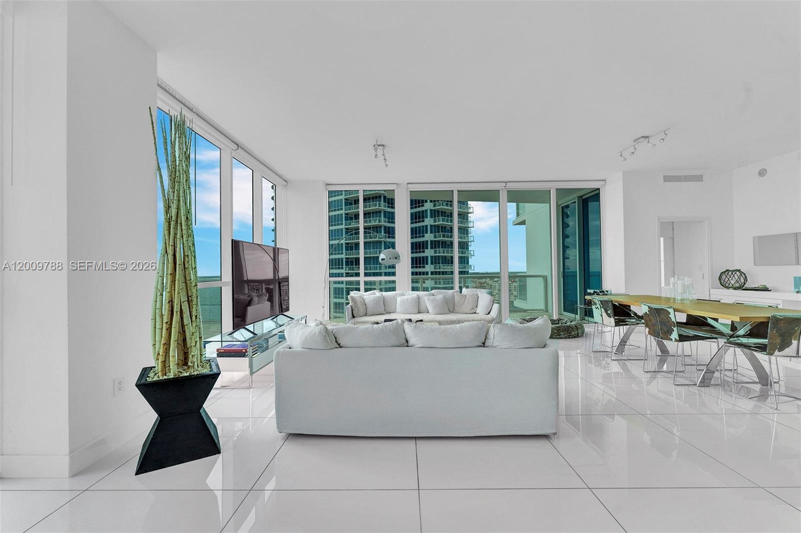 50 S Pointe Dr #2102, Miami Beach FL 33139