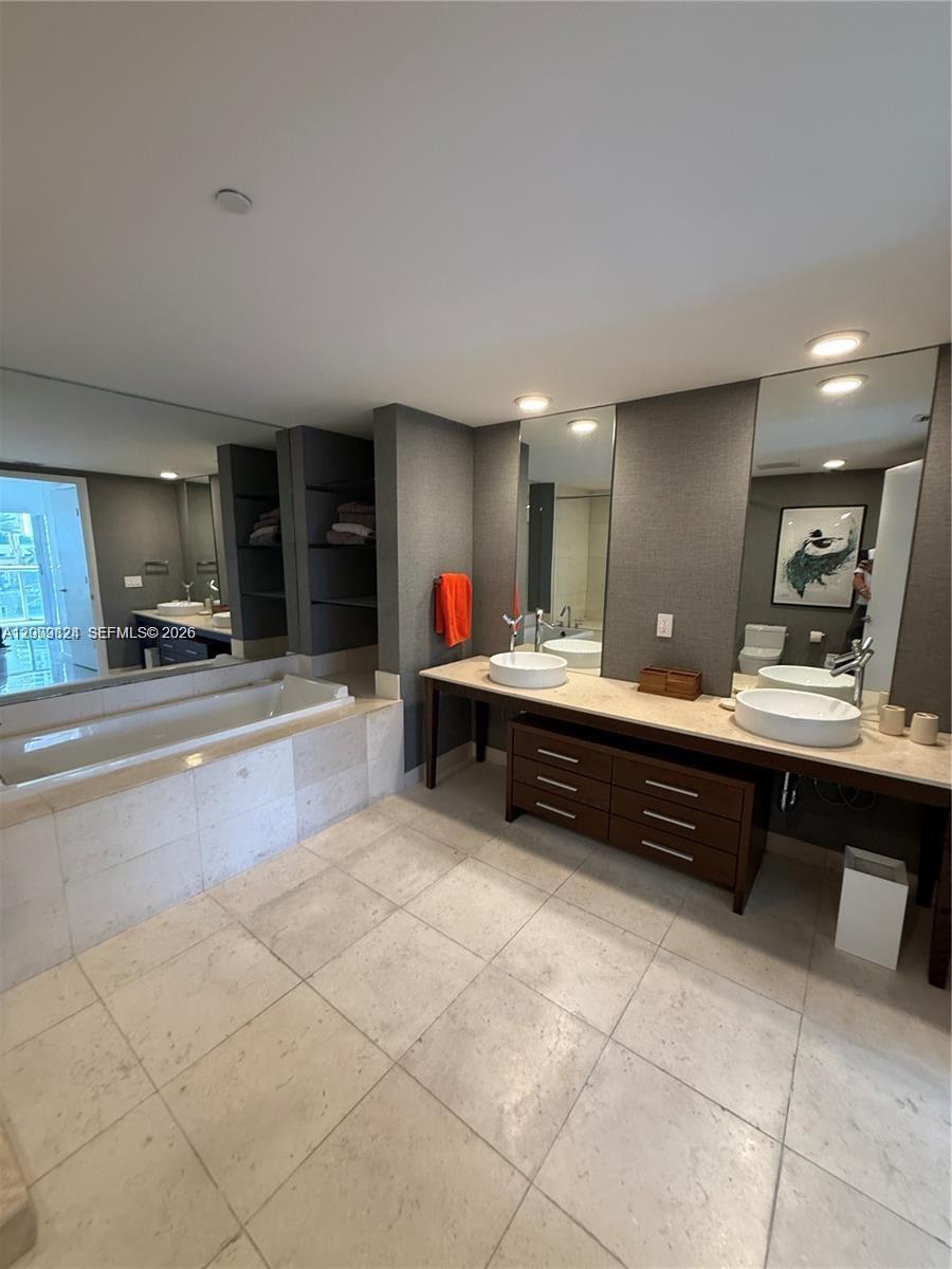 465 Brickell Ave #619, Miami FL 33131