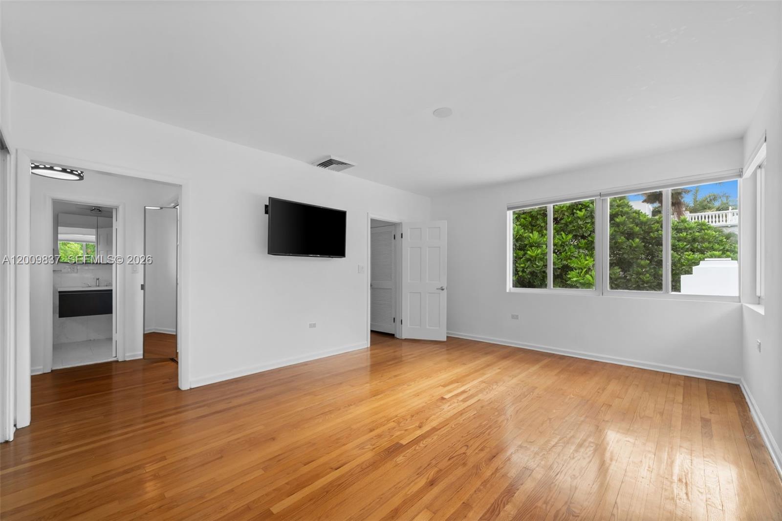 114 3 San Marino Ter, Miami Beach FL 33139