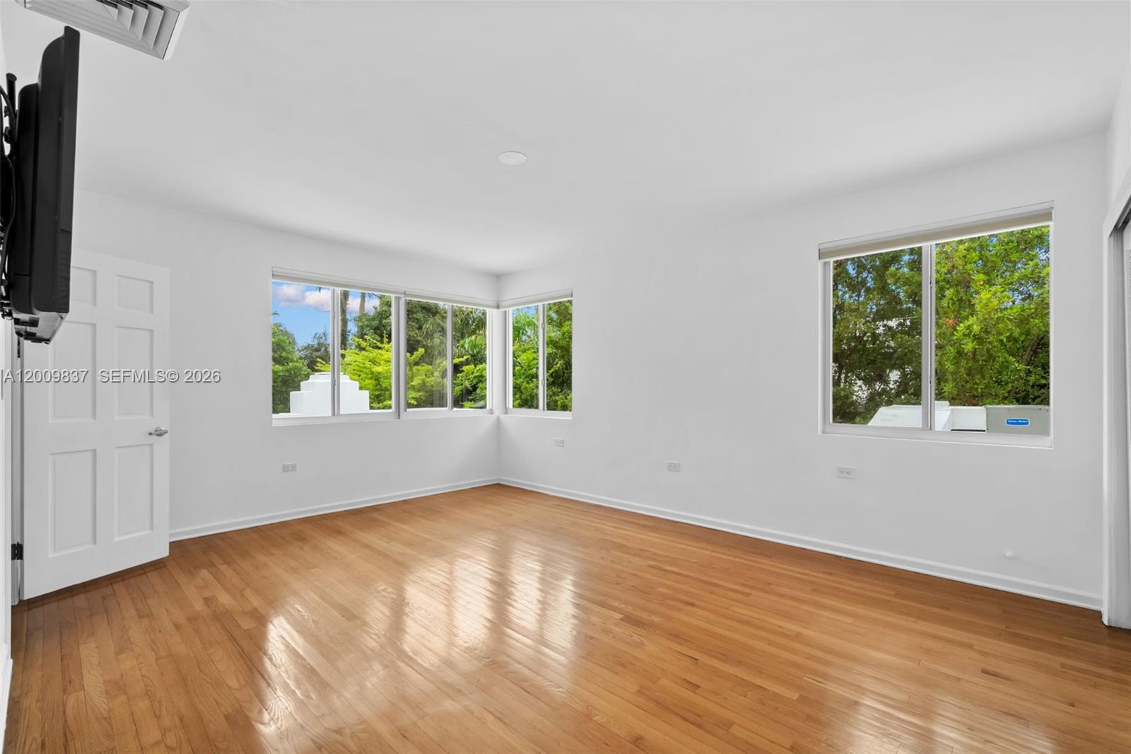 114 3 San Marino Ter, Miami Beach FL 33139