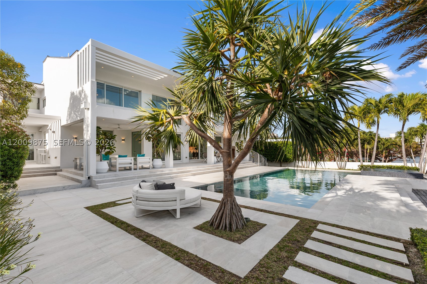 120 Knollwood Dr, Key Biscayne FL 33149