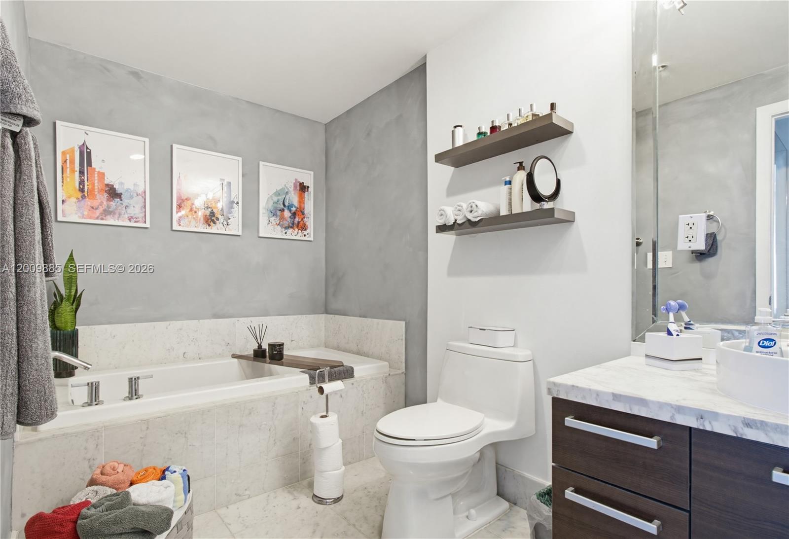 253 NE 2nd St #2005, Miami FL 33132