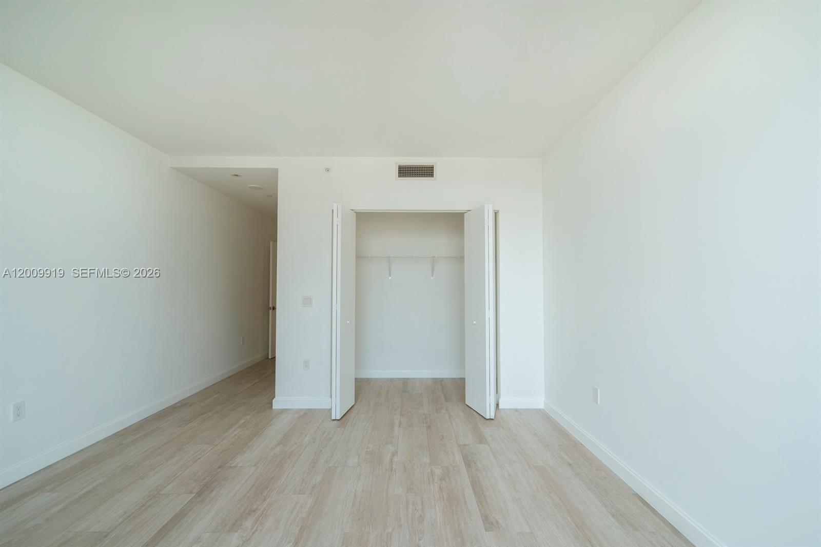 45 SW 9th St #4906, Miami FL 33130