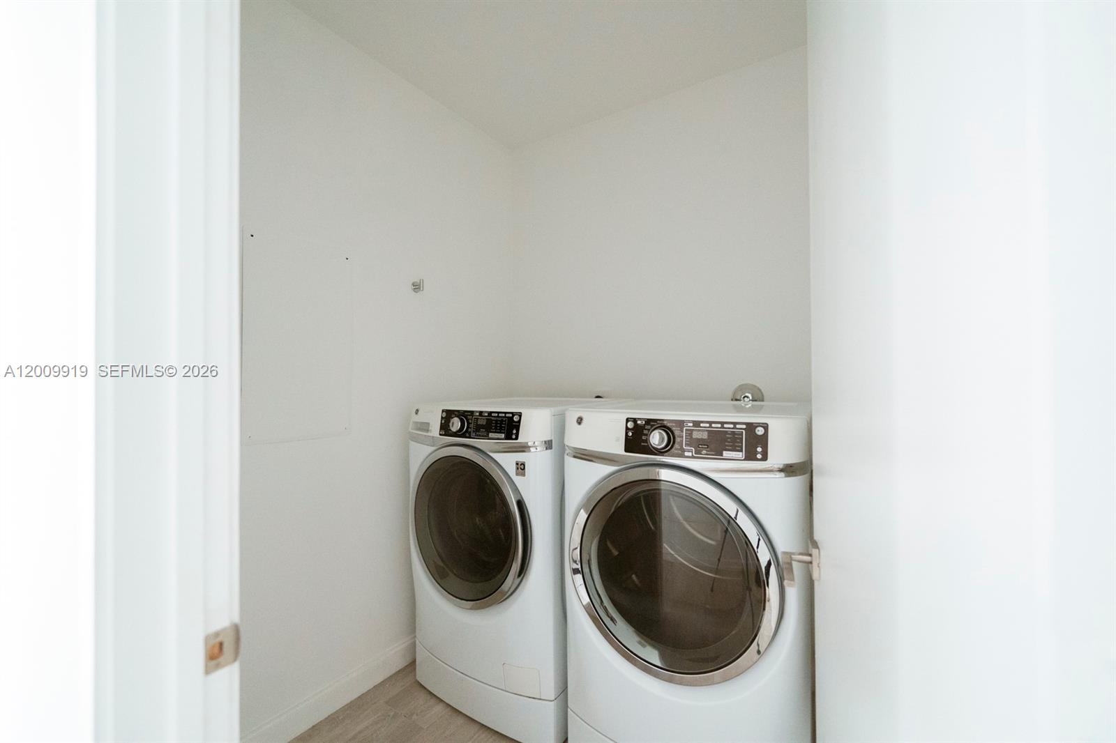 45 SW 9th St #4906, Miami FL 33130