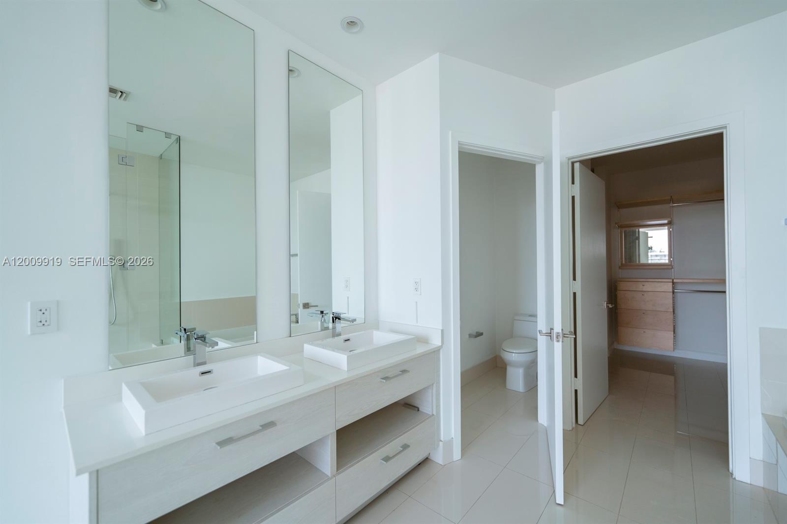 45 SW 9th St #4906, Miami FL 33130