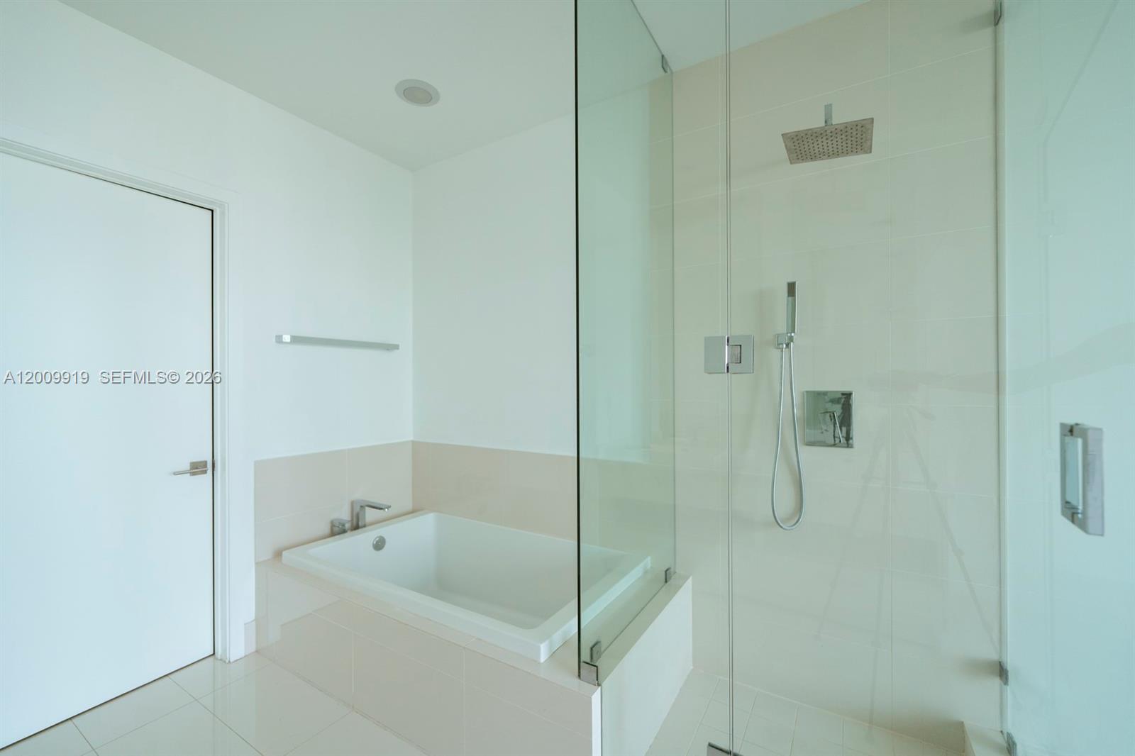 45 SW 9th St #4906, Miami FL 33130