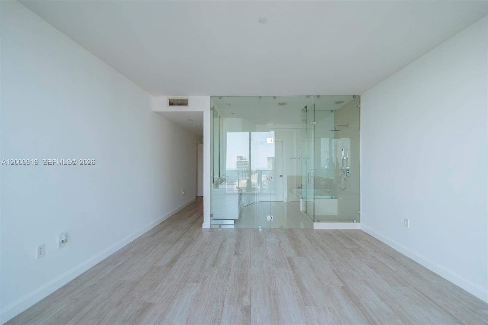 45 SW 9th St #4906, Miami FL 33130