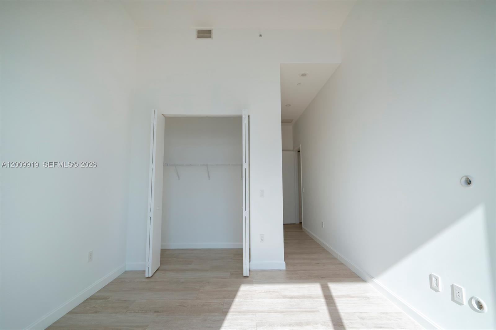 45 SW 9th St #4906, Miami FL 33130