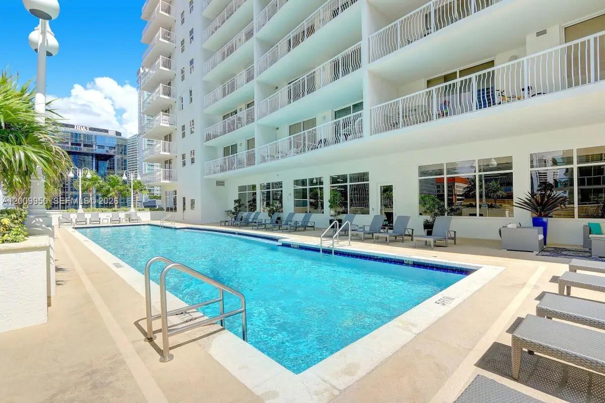 1200 Brickell Bay Dr #1404, Miami FL 33131