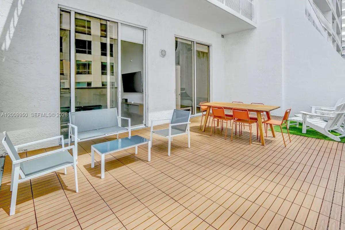1200 Brickell Bay Dr #1404, Miami FL 33131
