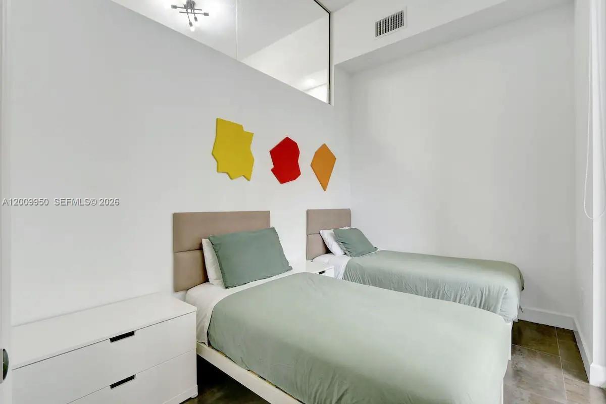1200 Brickell Bay Dr #1404, Miami FL 33131