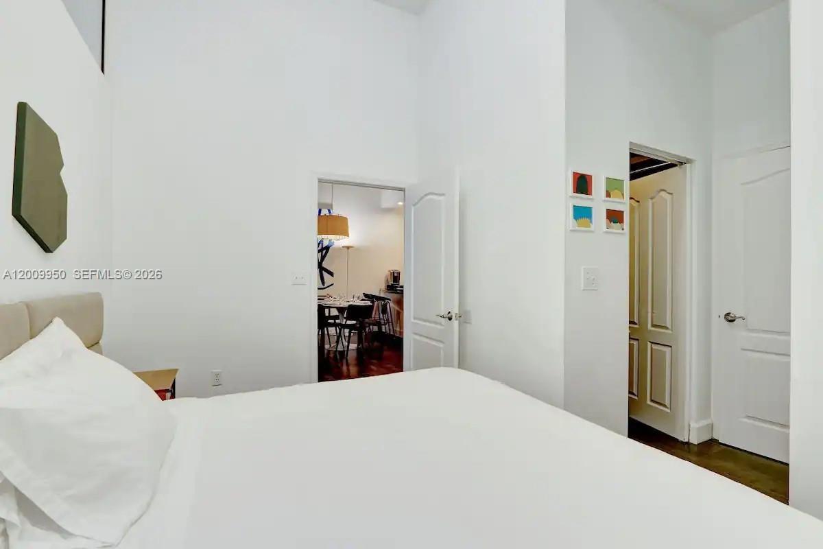1200 Brickell Bay Dr #1404, Miami FL 33131