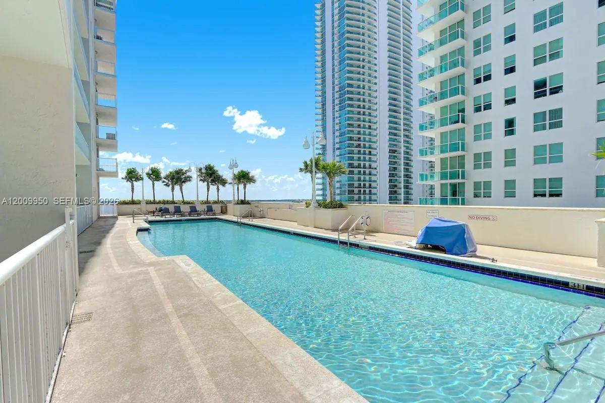 1200 Brickell Bay Dr #1404, Miami FL 33131