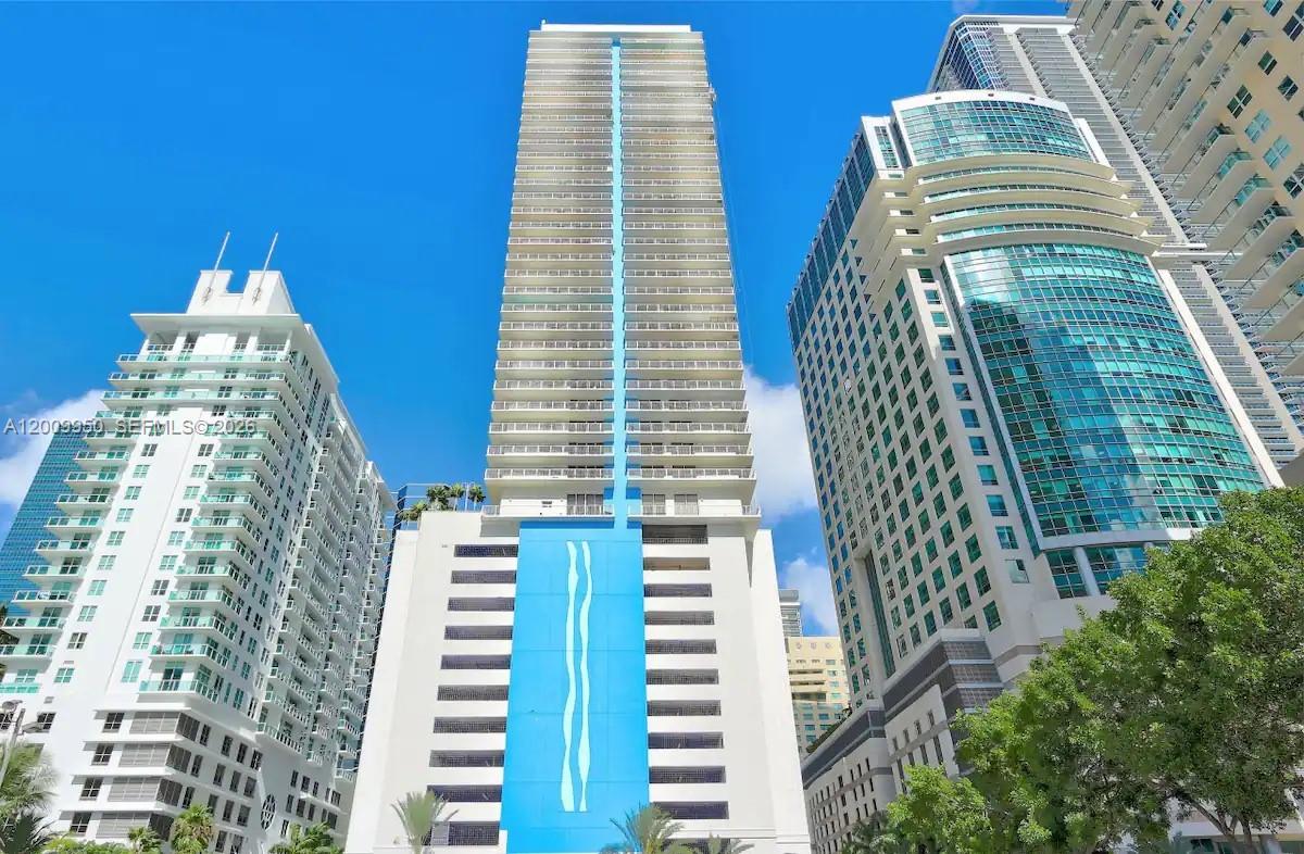 1200 Brickell Bay Dr #1404, Miami FL 33131