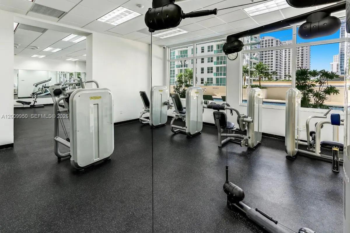 1200 Brickell Bay Dr #1404, Miami FL 33131