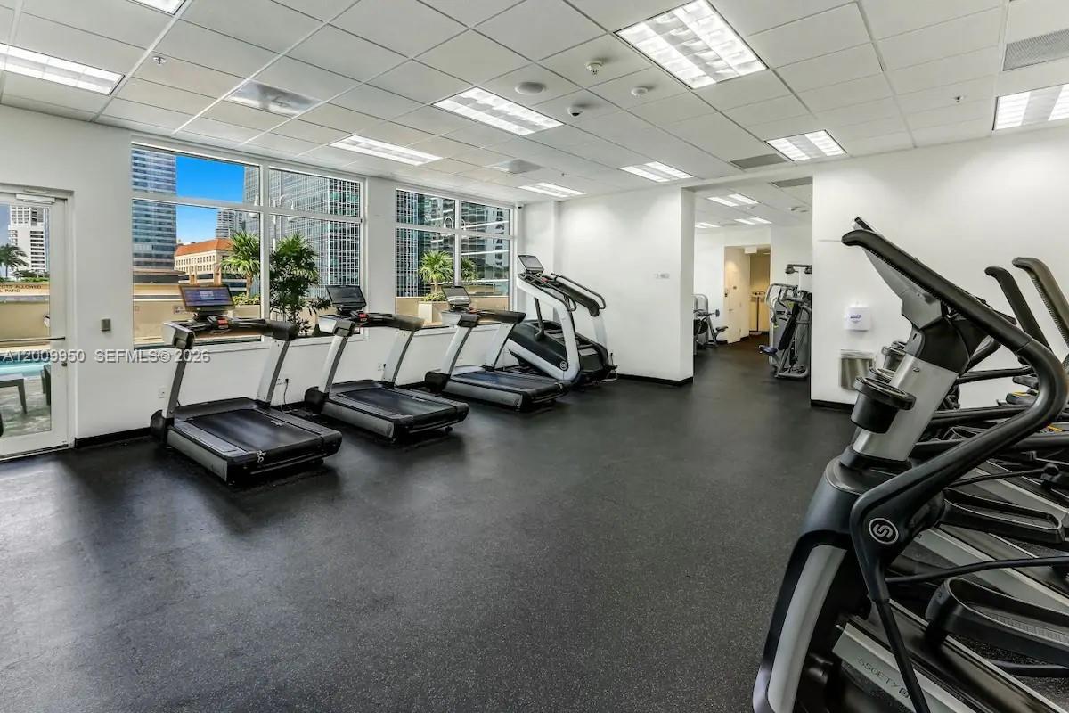 1200 Brickell Bay Dr #1404, Miami FL 33131