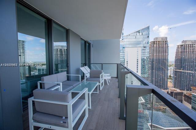 68 SE 6th St #3210, Miami FL 33131