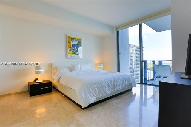 68 SE 6th St #3210, Miami FL 33131