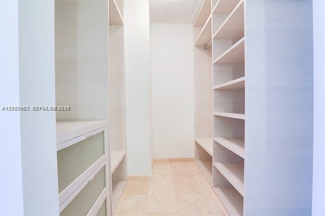 68 SE 6th St #3210, Miami FL 33131