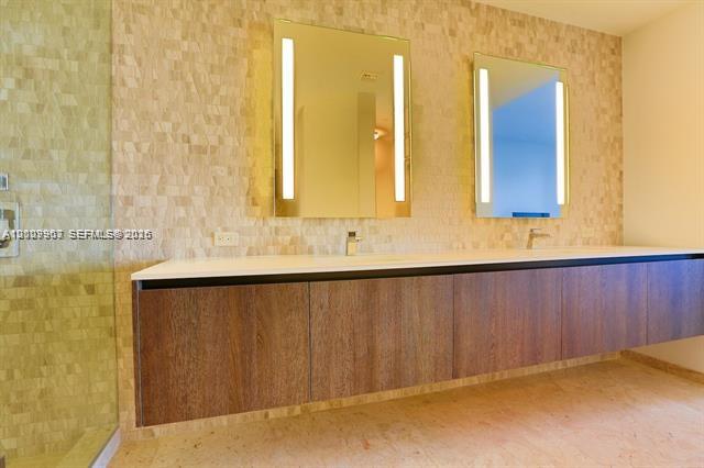 68 SE 6th St #3210, Miami FL 33131