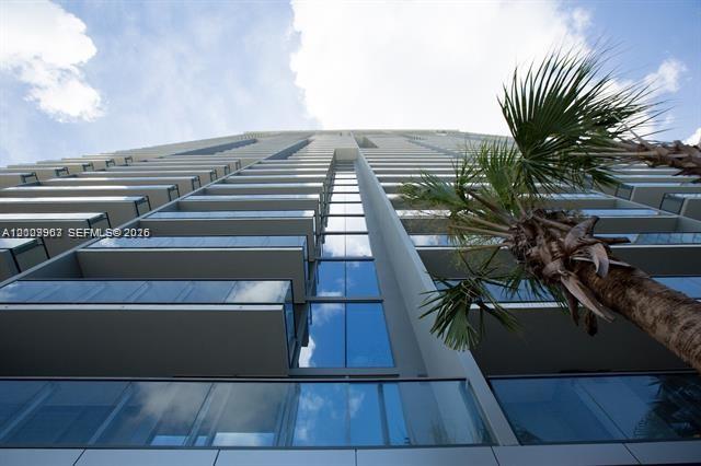 68 SE 6th St #3210, Miami FL 33131