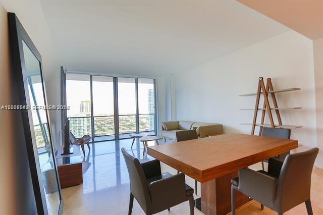 68 SE 6th St #3210, Miami FL 33131