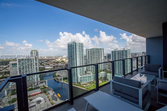 68 SE 6th St #3210, Miami FL 33131