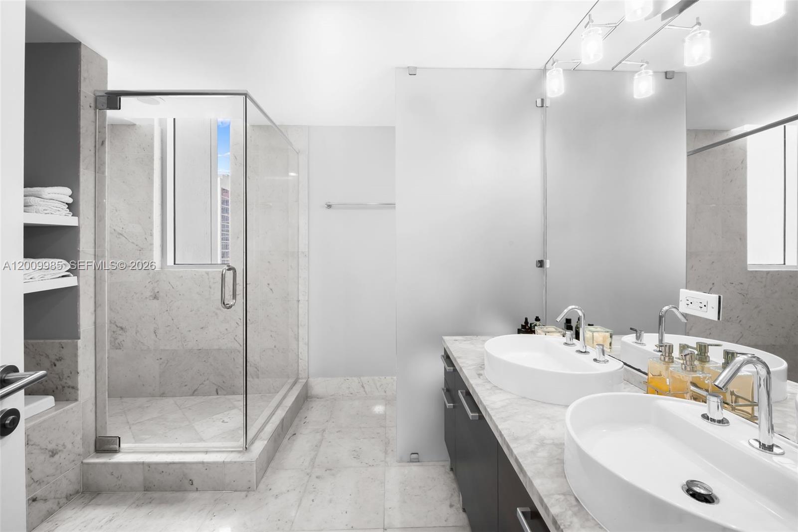 253 NE 2nd St #2503, Miami FL 33132
