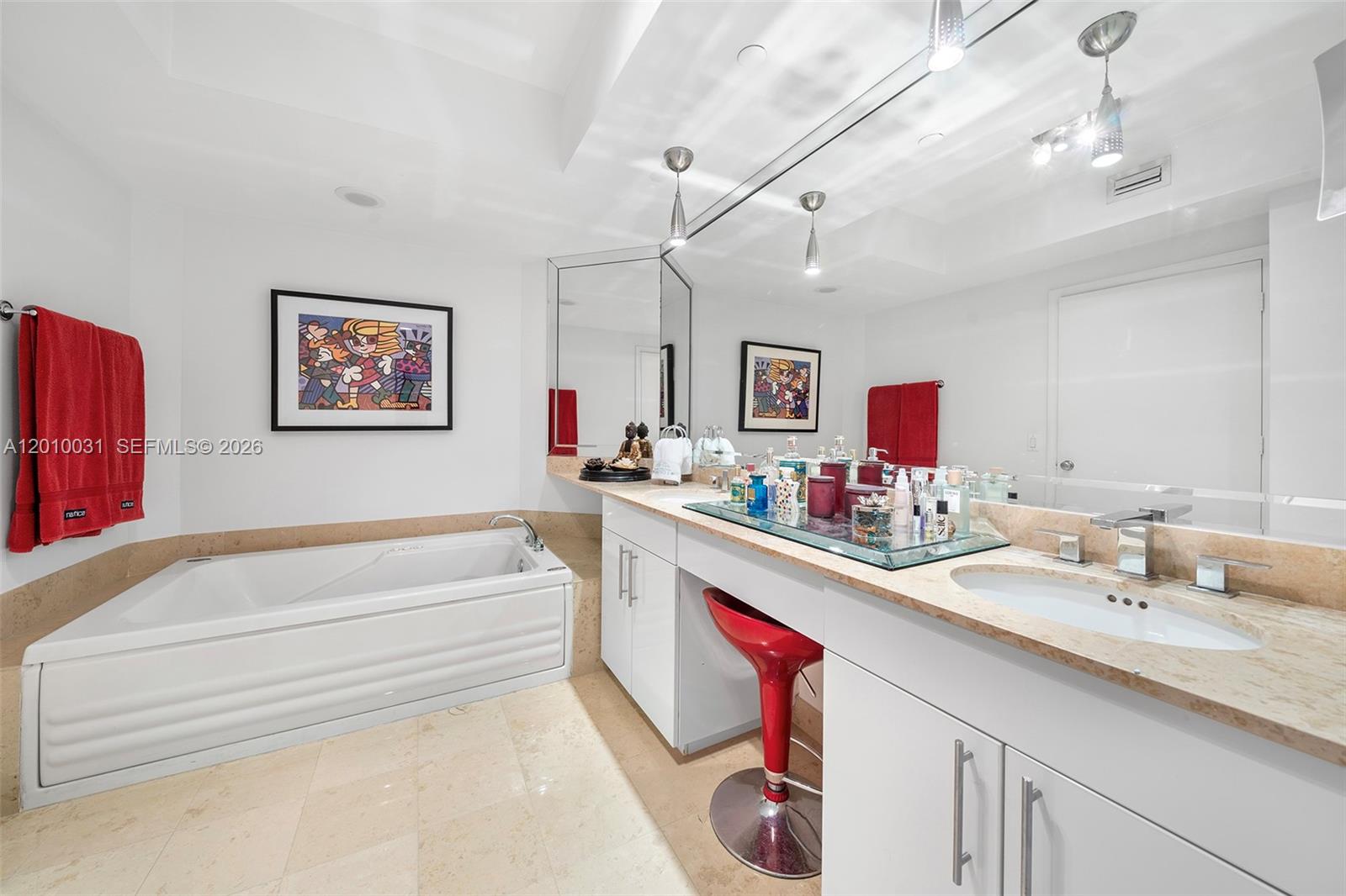 4779 Collins Ave #2404, Miami Beach FL 33140