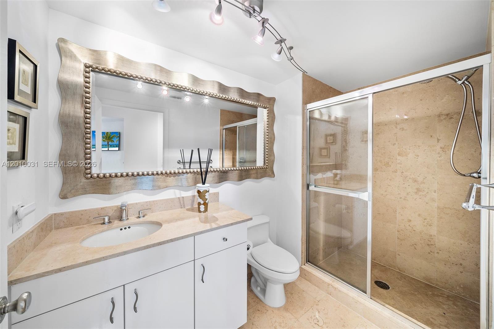 4779 Collins Ave #2404, Miami Beach FL 33140