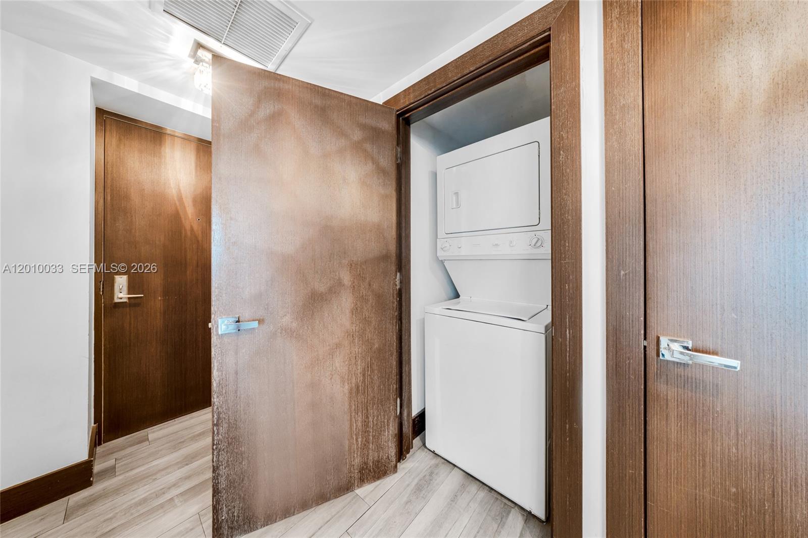 500 Brickell Ave #3707, Miami FL 33131