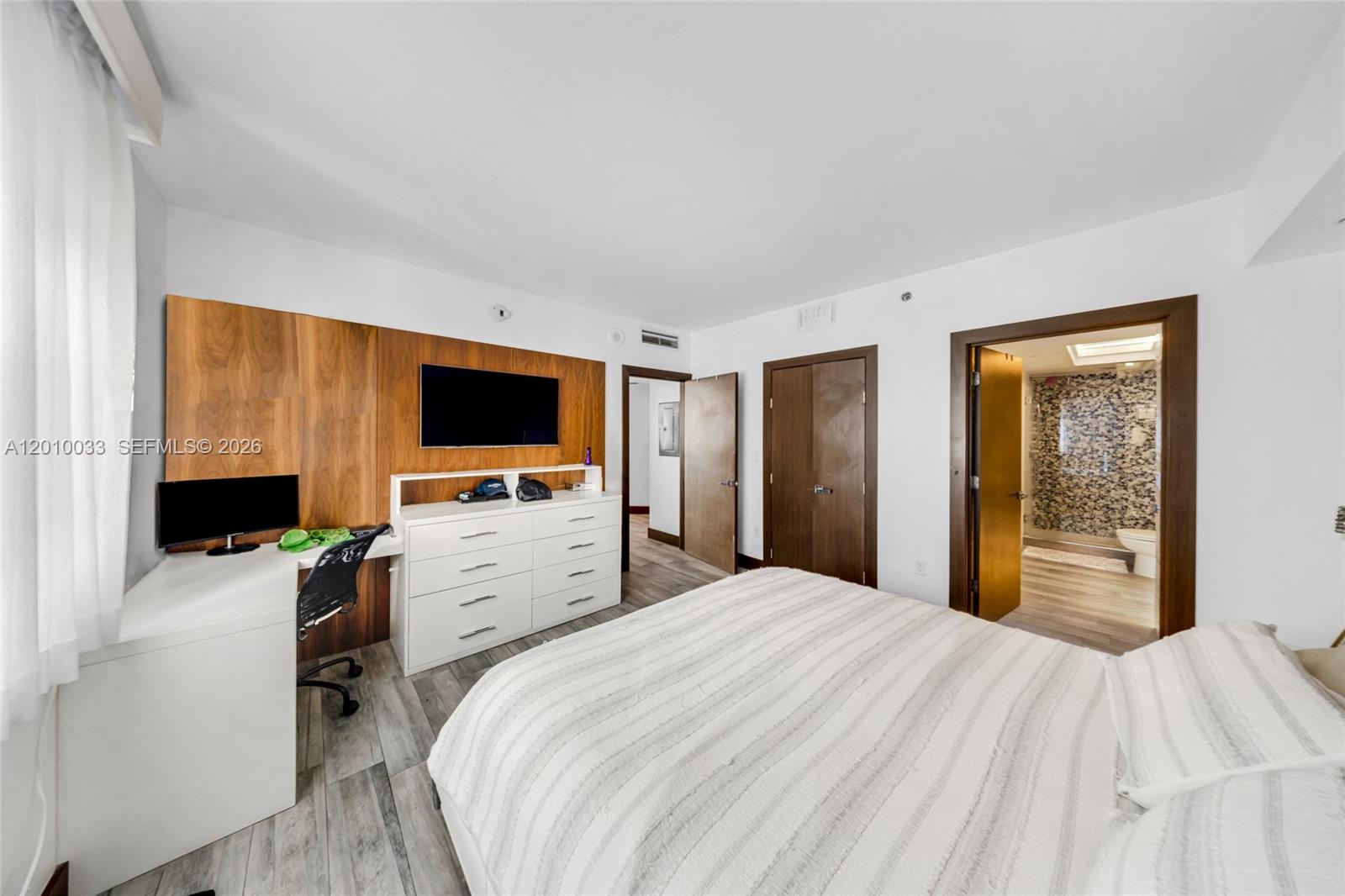 500 Brickell Ave #3707, Miami FL 33131